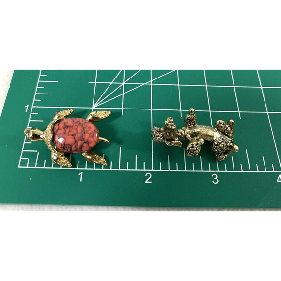 Lot of 2 Gerry Pin Brooches Womens Green Eyed Turtle & Poodle Vintage Jewelry - Picture 6 of 6
